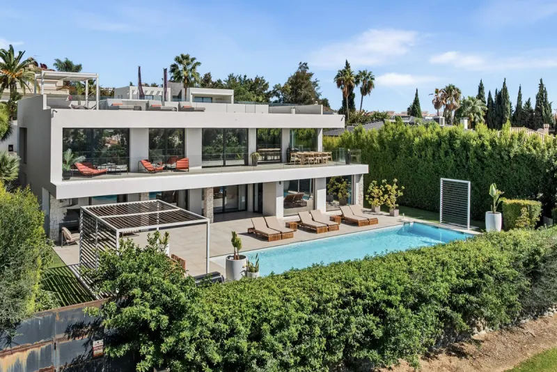 Villa in Nueva Andalucía, Marbella: garden and pool